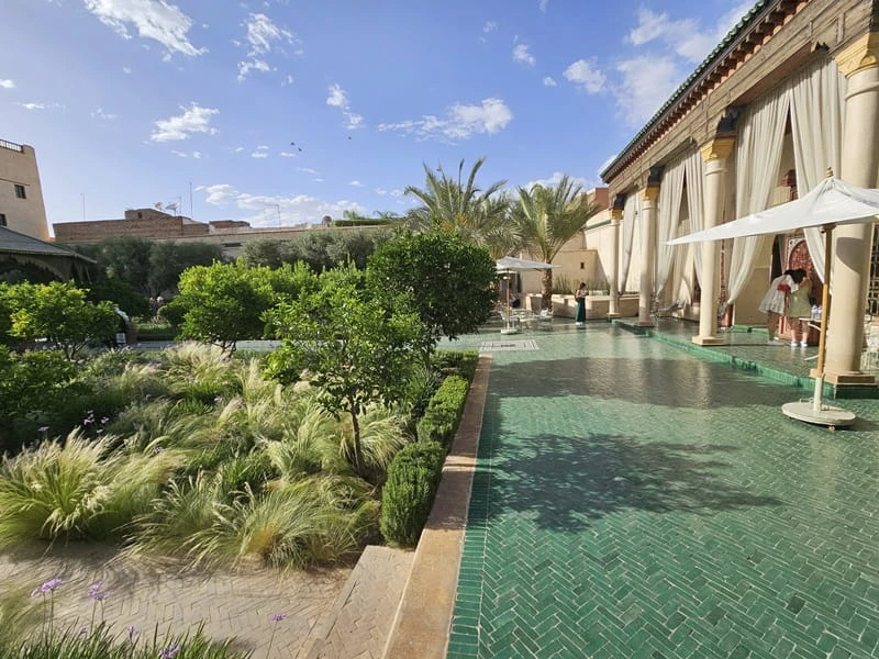 Jardin marocain avec bassin d’eau Jardin marocain avec bassin d’eau